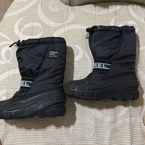 Sorel boots - Picture 2 of 9